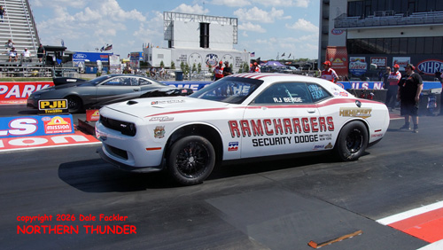 A.J. Berge FS/SM #1014 2020 Challenger 354 ci (near lane) 
vs Duane Robison C/A #5210 - 2009 GXP 341 ci